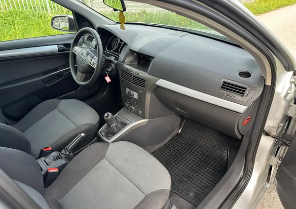 Opel Astra cena 11900 przebieg: 165000, rok produkcji 2005 z Sochaczew małe 436